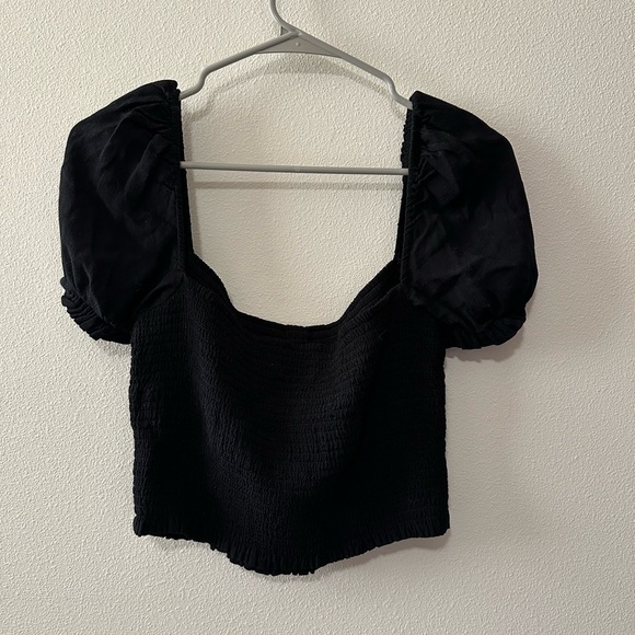 Aritzia Wilfred smocked blouse cropped black size large - Picture 3 of 6